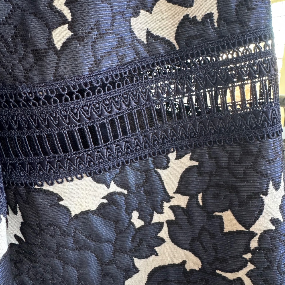 Eliza J 💙Navy and White Fit and Flare Brocade Floral Dress - Picture 4 of 8